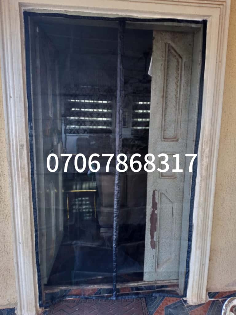 Kinaxy magnetic screen door