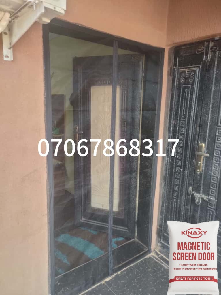 Kinaxy door net in a home